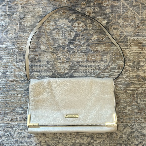 Michael Kors bag. Small. Cream color with gold hardware - Picture 1 of 9